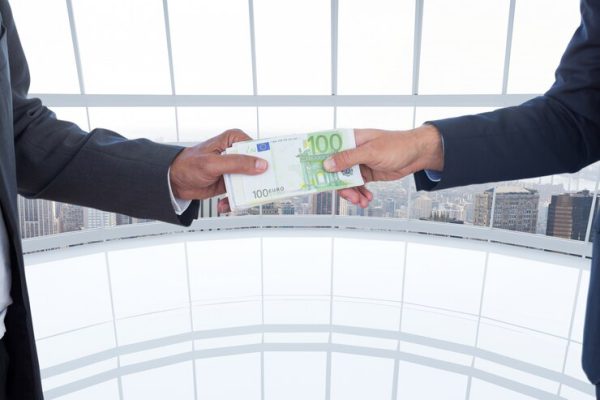 What Currency Should You Take When Traveling to Dubai?