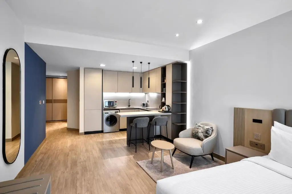 Deluxe Studio with 1 King, City view-
